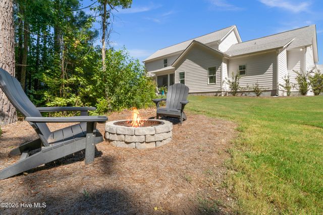 51 W Singing Avenue, Hampstead, NC 28443