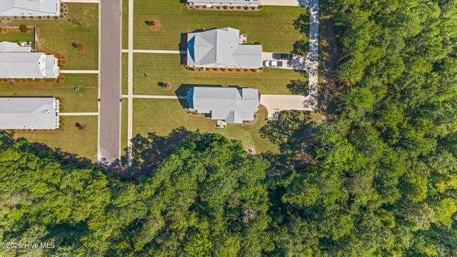 51 W Singing Avenue, Hampstead, NC 28443