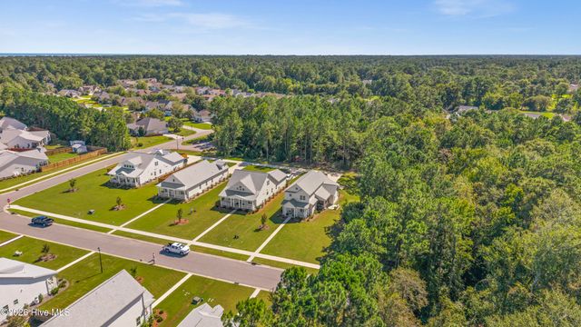 51 W Singing Avenue, Hampstead, NC 28443