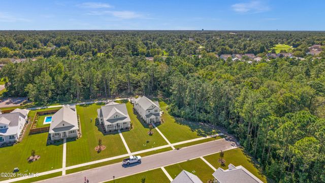 51 W Singing Avenue, Hampstead, NC 28443