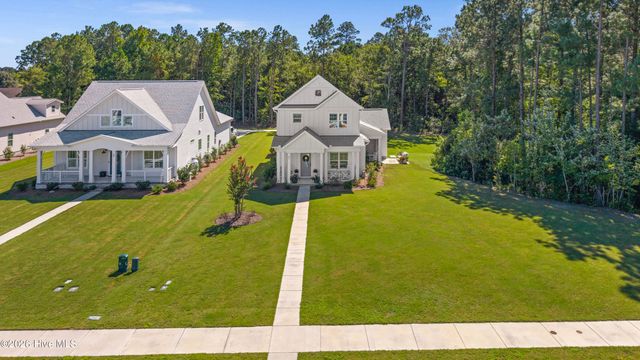 51 W Singing Avenue, Hampstead, NC 28443