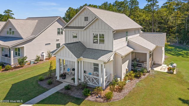 51 W Singing Avenue, Hampstead, NC 28443