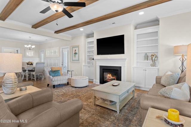 51 W Singing Avenue, Hampstead, NC 28443