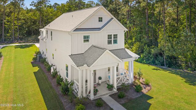 51 W Singing Avenue, Hampstead, NC 28443