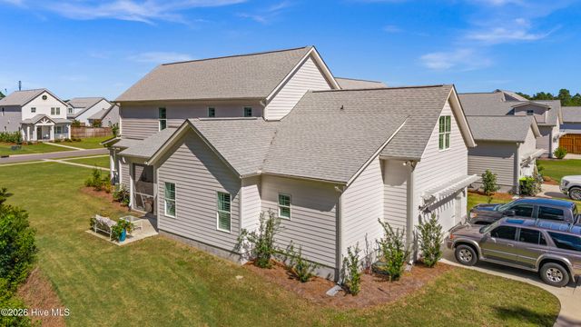 51 W Singing Avenue, Hampstead, NC 28443
