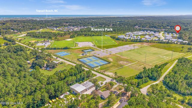 51 W Singing Avenue, Hampstead, NC 28443