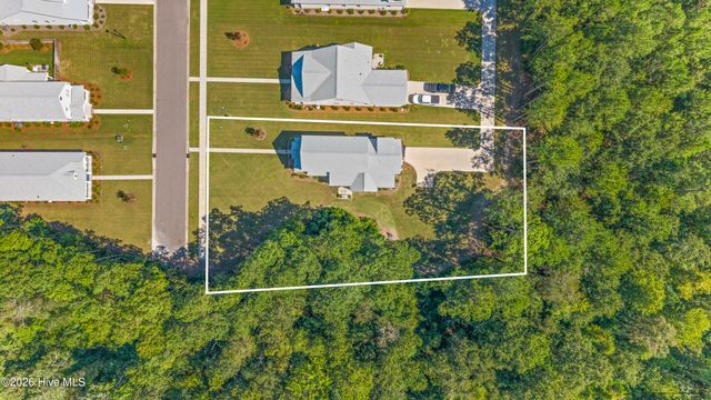 51 W Singing Avenue, Hampstead, NC 28443