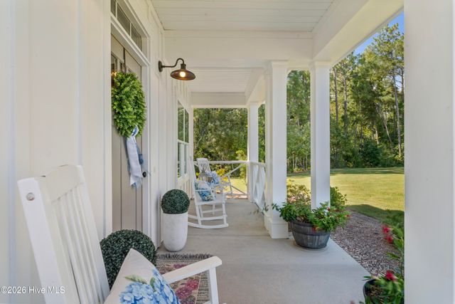 51 W Singing Avenue, Hampstead, NC 28443