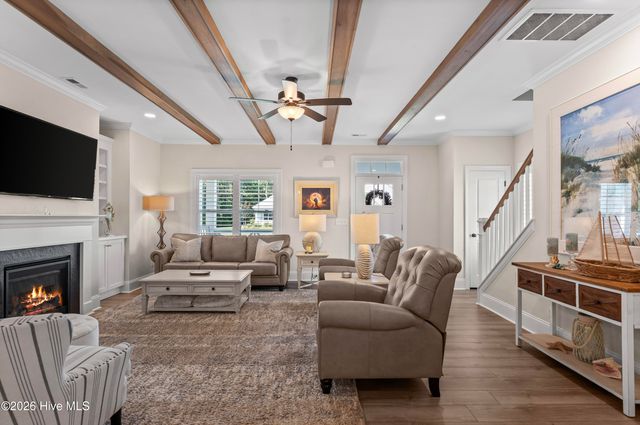 51 W Singing Avenue, Hampstead, NC 28443