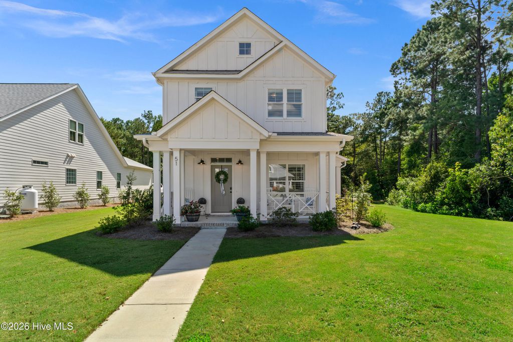 51 W Singing Avenue, Hampstead, NC 28443