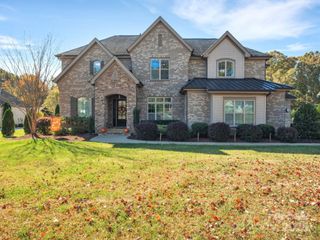 308 Wheatberry Hill Drive, Matthews, NC 28104