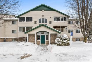 5827 Crosswinds Drive 22, Norton Shores, MI 49444