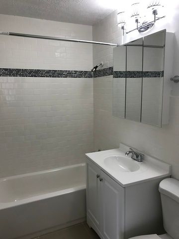 1025 W HOLLYWOOD Avenue 406, Chicago, IL 60660