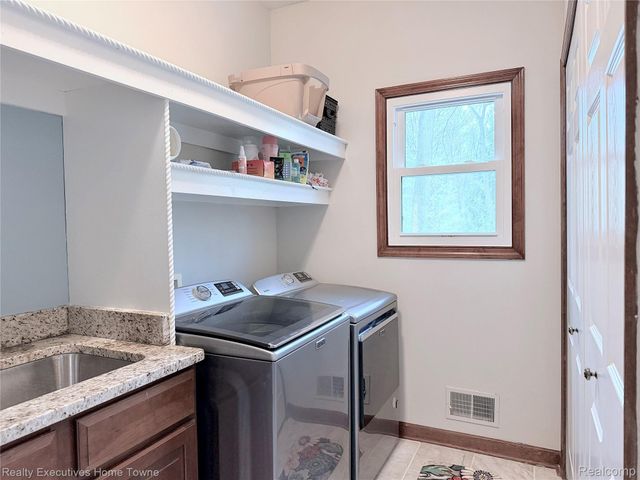 52762 S Weathervane Drive, Chesterfield Township, MI 48047
