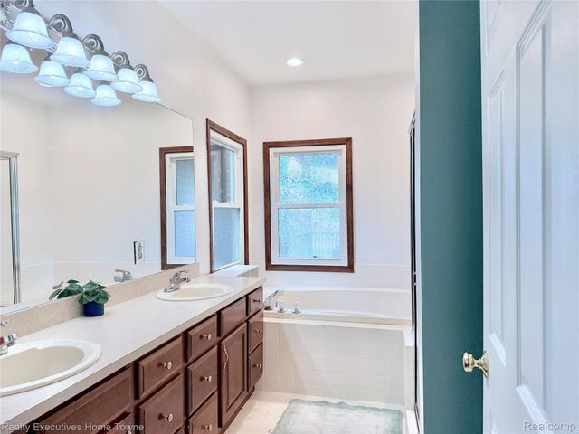 52762 S Weathervane Drive, Chesterfield Township, MI 48047