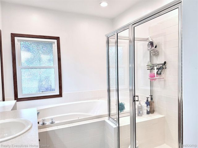 52762 S Weathervane Drive, Chesterfield Township, MI 48047