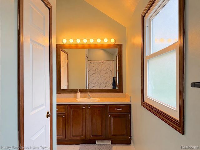 52762 S Weathervane Drive, Chesterfield Township, MI 48047