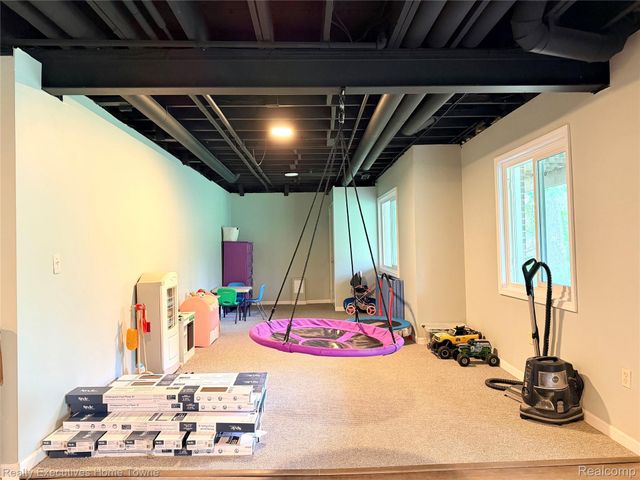 52762 S Weathervane Drive, Chesterfield Township, MI 48047