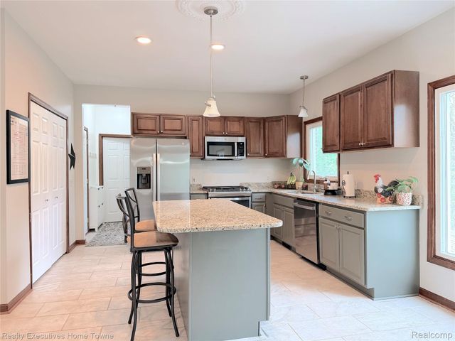 52762 S Weathervane Drive, Chesterfield Township, MI 48047