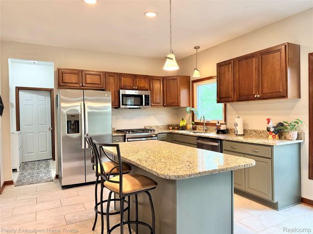 52762 S Weathervane Drive, Chesterfield Township, MI 48047
