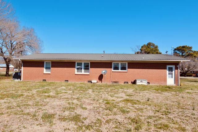 819 Murrey Dr, Pulaski, TN 38478