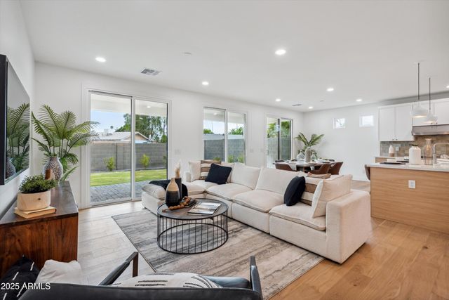 5533 E EARLL Drive, Phoenix, AZ 85018