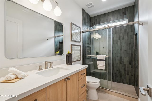 5533 E EARLL Drive, Phoenix, AZ 85018