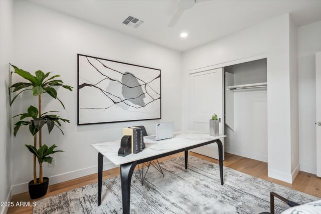 5533 E EARLL Drive, Phoenix, AZ 85018