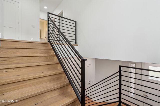 5533 E EARLL Drive, Phoenix, AZ 85018