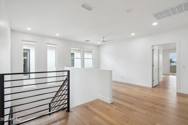 5533 E EARLL Drive, Phoenix, AZ 85018