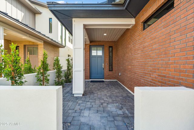 5533 E EARLL Drive, Phoenix, AZ 85018