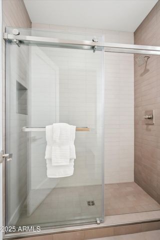 5533 E EARLL Drive, Phoenix, AZ 85018