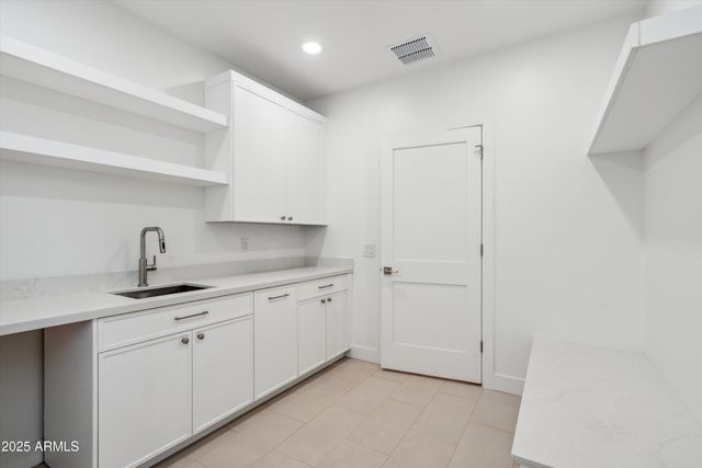 5533 E EARLL Drive, Phoenix, AZ 85018