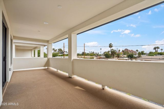 5533 E EARLL Drive, Phoenix, AZ 85018