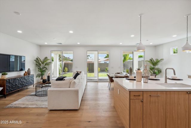 5533 E EARLL Drive, Phoenix, AZ 85018