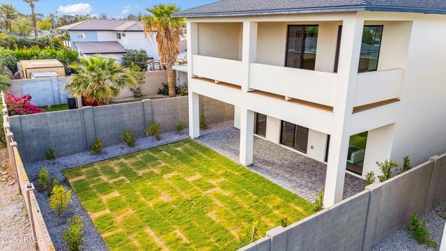 5533 E EARLL Drive, Phoenix, AZ 85018