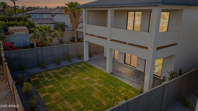 5533 E EARLL Drive, Phoenix, AZ 85018