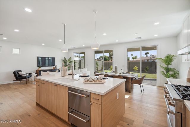 5533 E EARLL Drive, Phoenix, AZ 85018