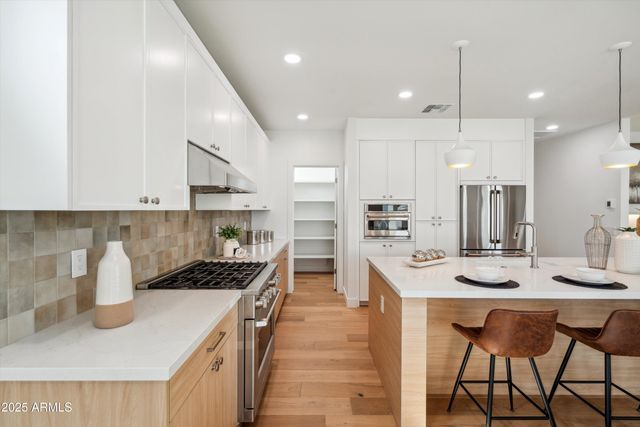 5533 E EARLL Drive, Phoenix, AZ 85018