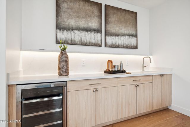 5533 E EARLL Drive, Phoenix, AZ 85018