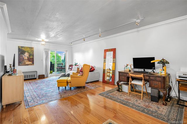 175 Maple Avenue 4D, Westbury, NY 11590
