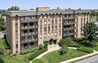 175 Maple Avenue 4D, Westbury, NY 11590