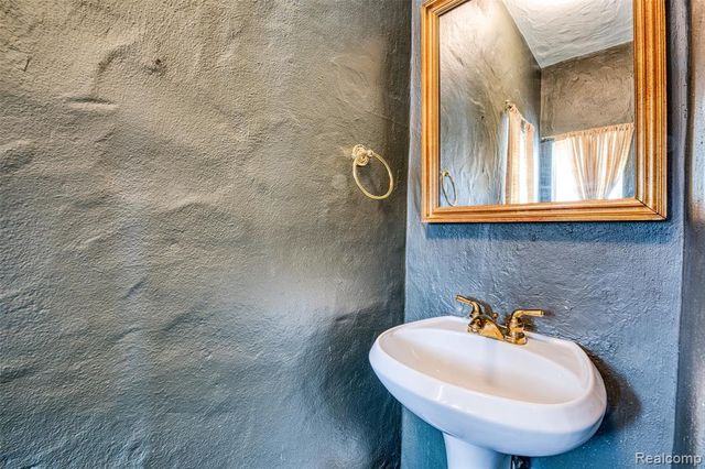 142 Ottawa Drive, Pontiac, MI 48341