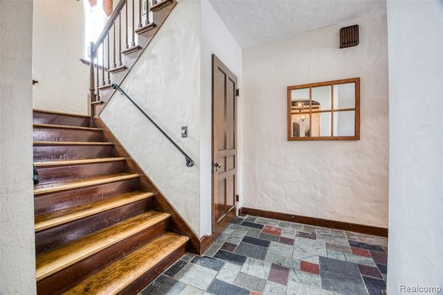 142 Ottawa Drive, Pontiac, MI 48341