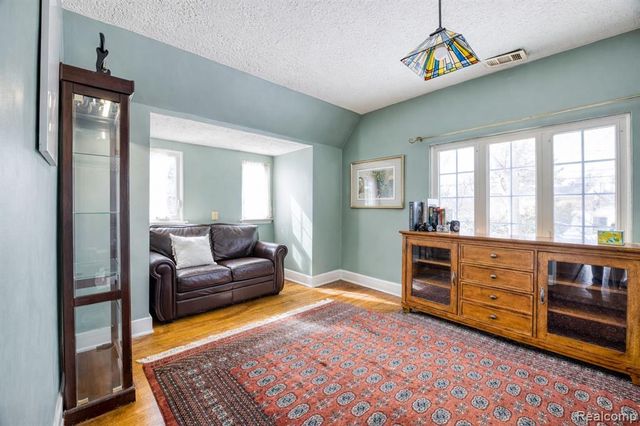 142 Ottawa Drive, Pontiac, MI 48341