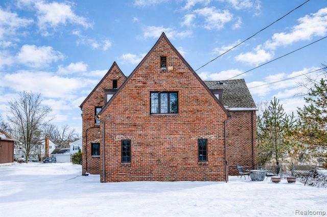 142 Ottawa Drive, Pontiac, MI 48341