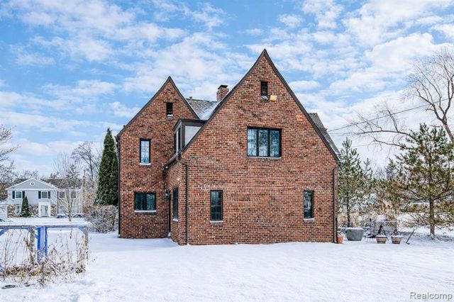 142 Ottawa Drive, Pontiac, MI 48341