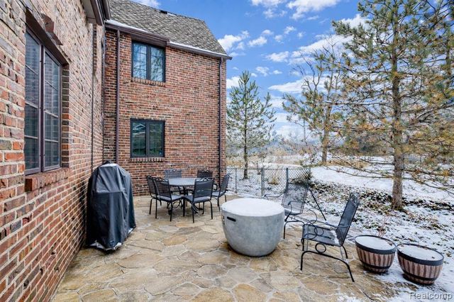 142 Ottawa Drive, Pontiac, MI 48341