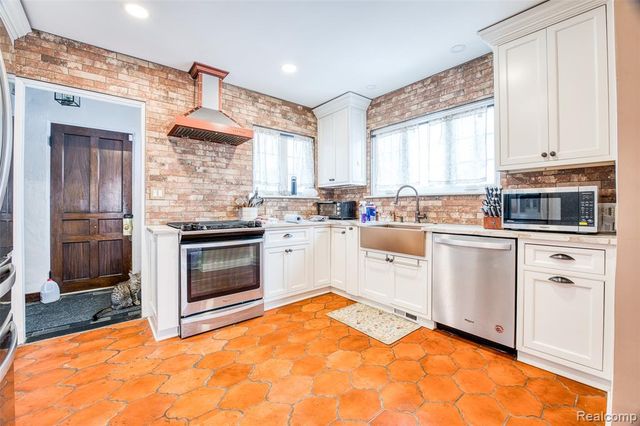 142 Ottawa Drive, Pontiac, MI 48341