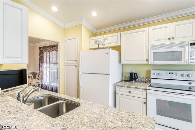 10025 Oakhurst WAY, Fort Myers, FL 33913